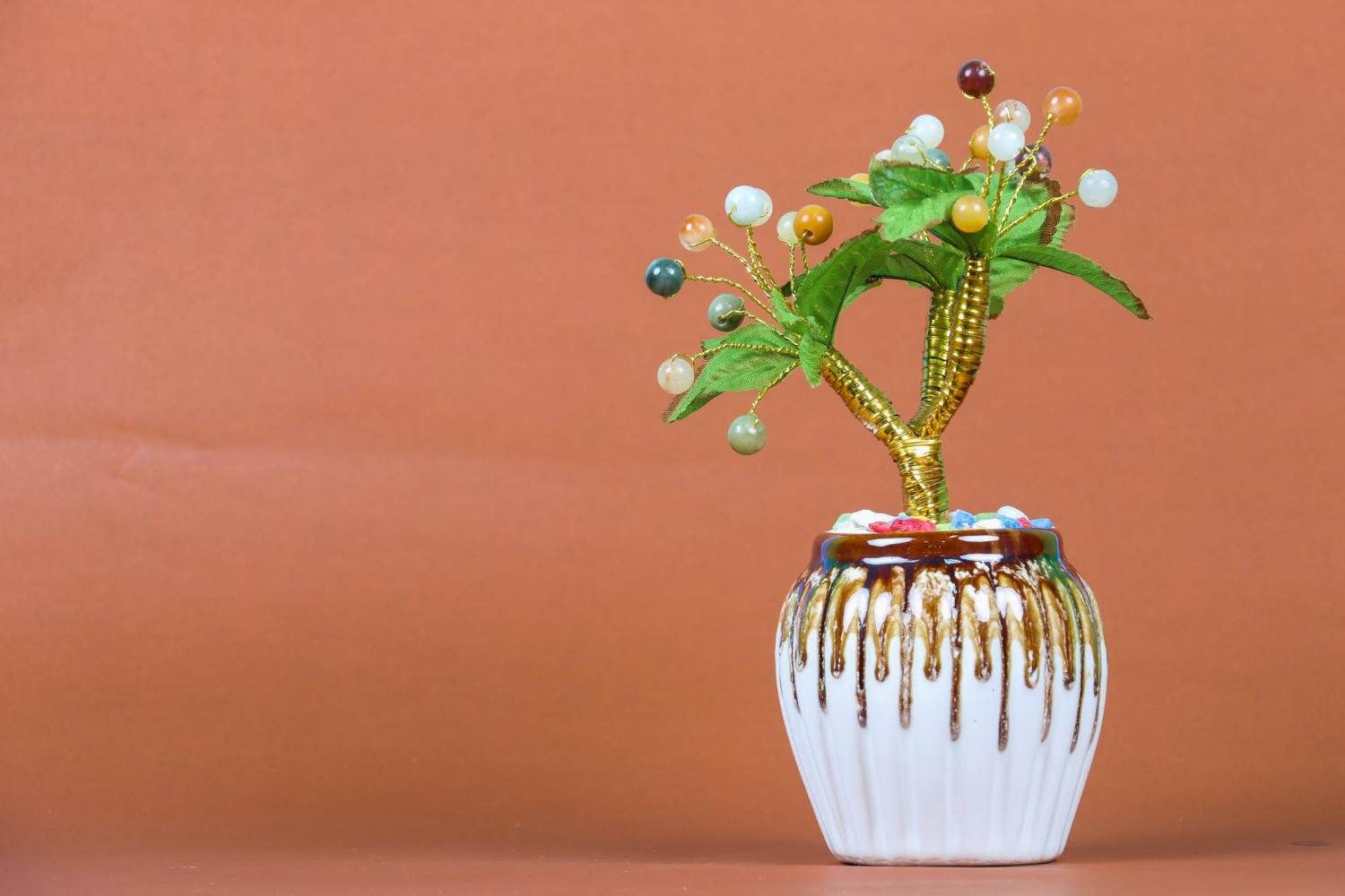 fake-flowers-vase-table-with-copy-space-designxa.jpg